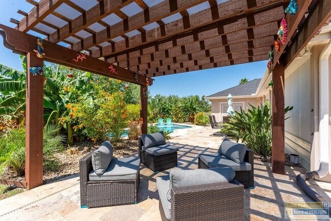 Building Photo - 28 Cypress Point Dr