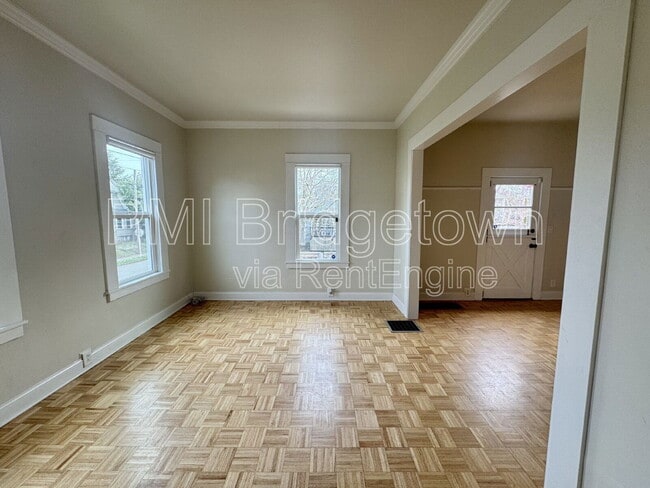 Building Photo - 834 NE Shaver St