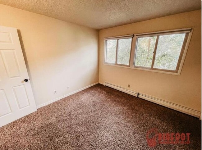 Building Photo - Pet Friendly 2 Bedroom/ 1 bath Westside Location With Balcony!