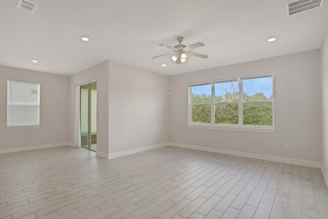 Building Photo - Charming 4-Bedroom Family Home in Serene S...