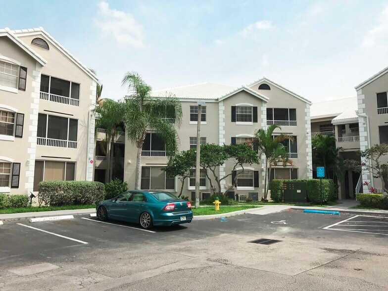 Building Photo - 2810 N Oakland Forest Dr