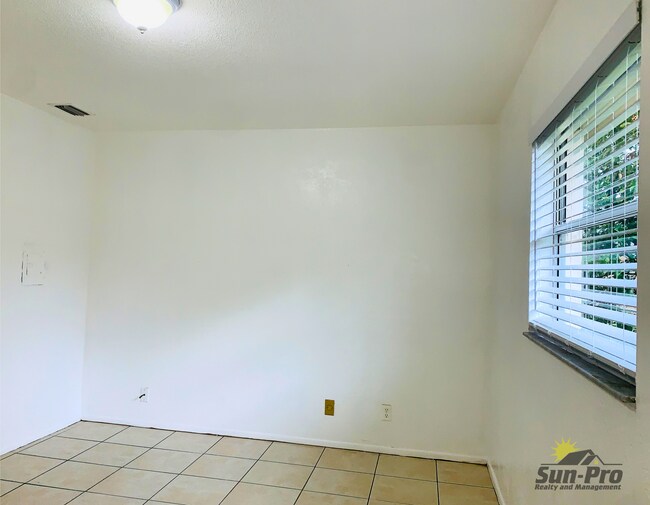 Building Photo - 1965 Nelson Ave