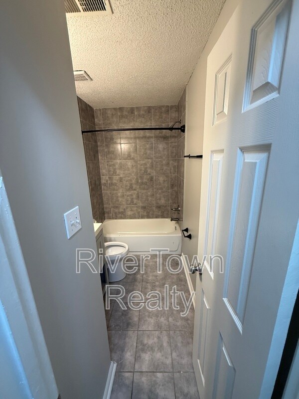 Building Photo - 4625 Crestfield Rd