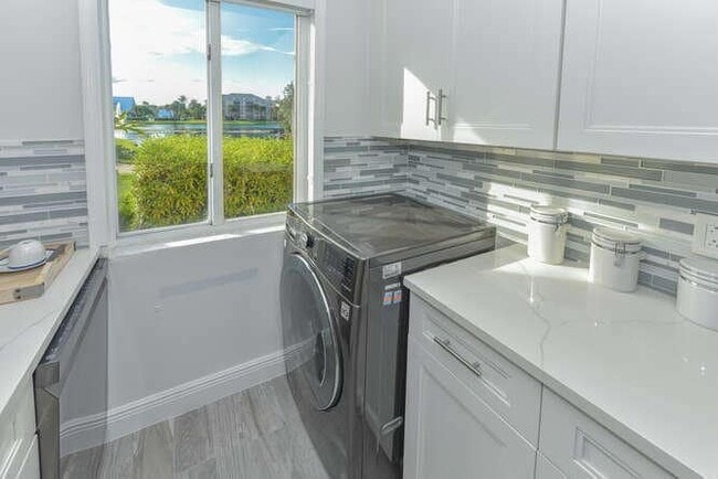 Building Photo - 353 S US Hwy 1