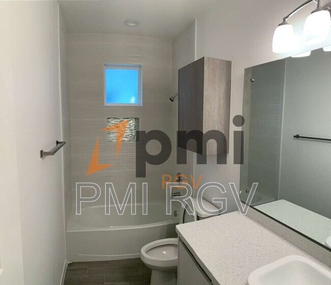 Building Photo - 805 W Garrison Dr