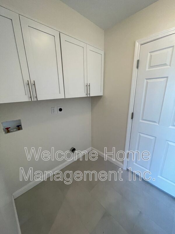 Building Photo - 16233 San Remo Dr