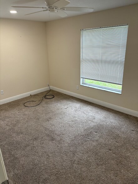 Building Photo - 240 W Gardenia Dr