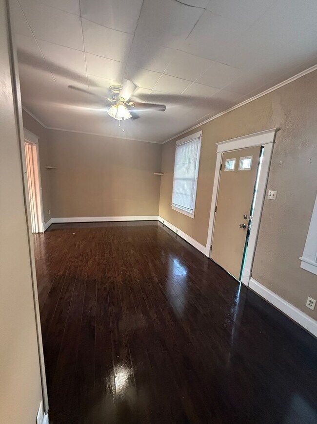 Building Photo - 2-Bedroom 1 Bath House with Spacious Entertaining Porch