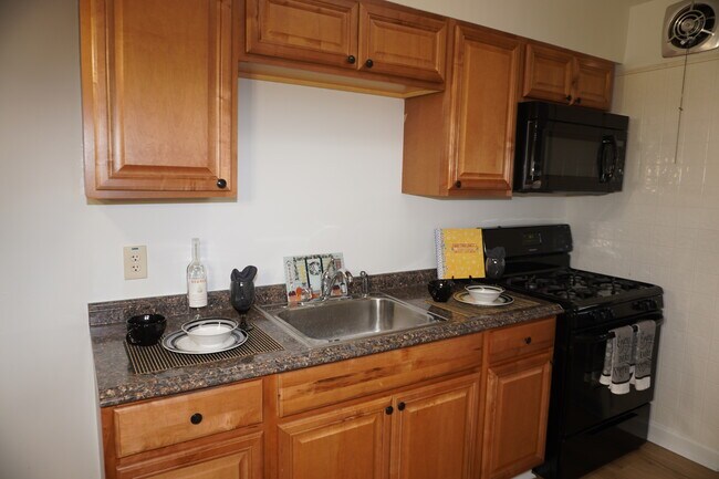 Building Photo - 137 Riverthorn Rd