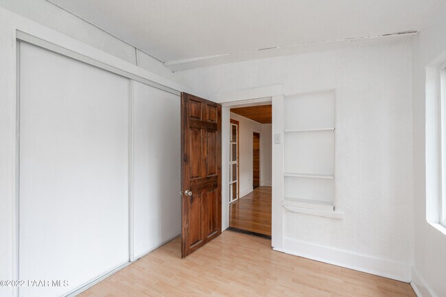 Building Photo - 331 N Mt Vernon Ave