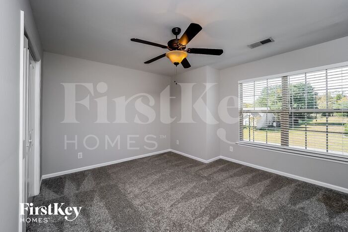 Building Photo - 219 Silk Oak Dr