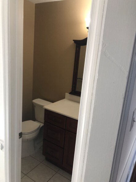 Building Photo - 461 San Roman Dr