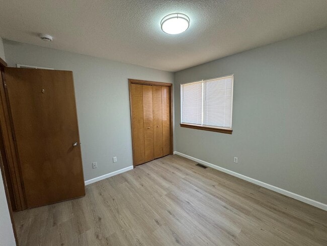 Building Photo - 410 Trent Ct