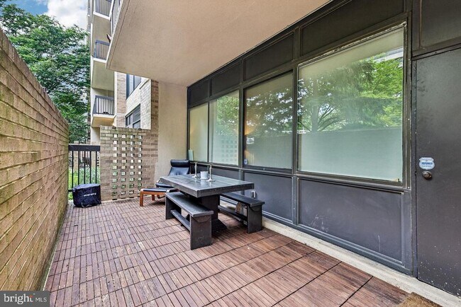 Building Photo - 3709 S George Mason Dr