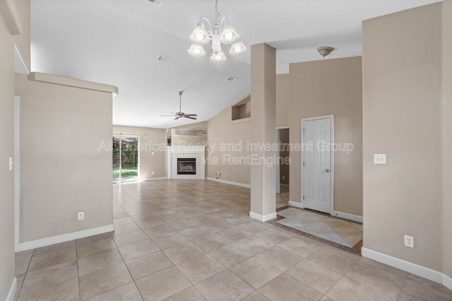 Building Photo - 7968 Lola Cir