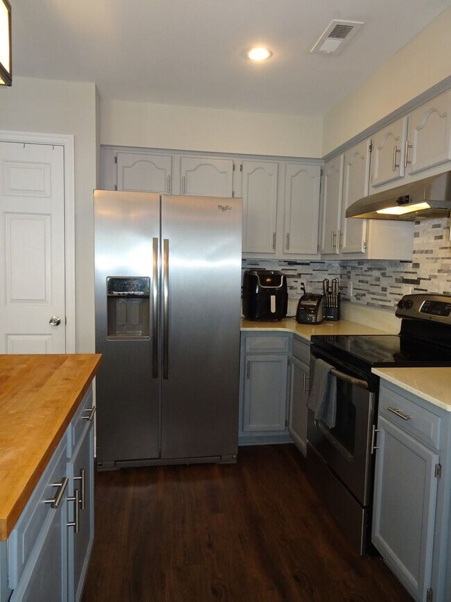 Building Photo - 3 Bedroom 2.5 Bath Single Family Home for Rent in Penniman East