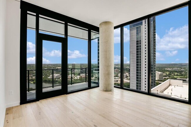 Building Photo - 610 Davis St