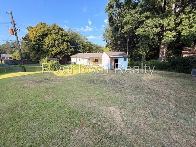Building Photo - 1327 Busby Ave