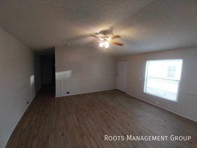 Building Photo - 3 Bed 2 Bath Home Available for Lease at L...