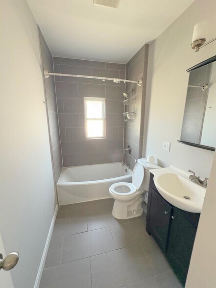 Building Photo - 196 Sherman St