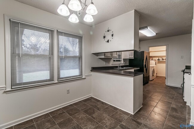 Building Photo - 313 Red Oak Rd