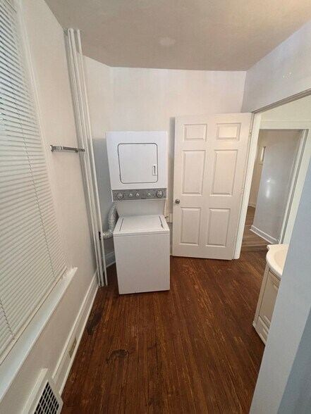 Building Photo - 340 N Franklin St