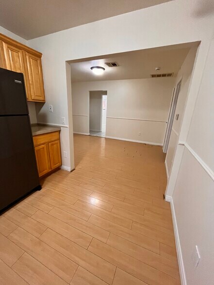 Building Photo - 1410 S Olive Ave