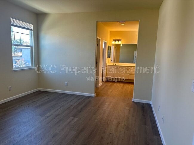 Building Photo - 28 Foxglove Ct