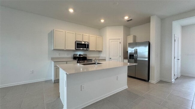 Building Photo - 325 Sol Vis Dr