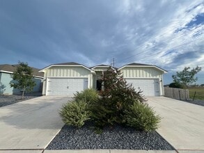 Building Photo - Luxury 3/2 Duplex in Seguin, Texas