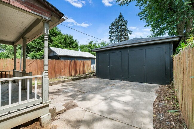 Building Photo - Fully renovated 3 bedroom home in Ambridge...