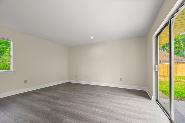 Building Photo - 2662 Brentwood Dr