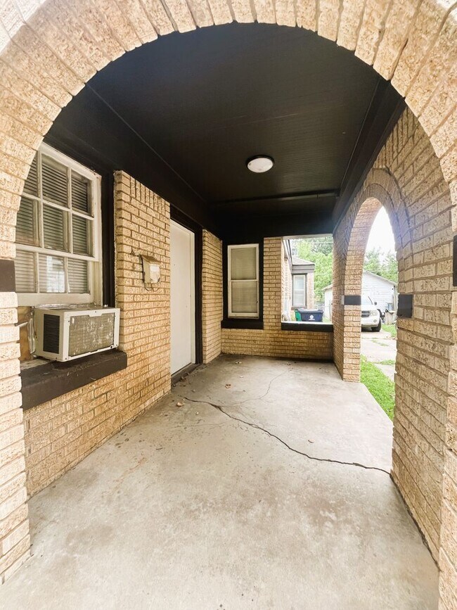 Building Photo - 2644 NW 11th St