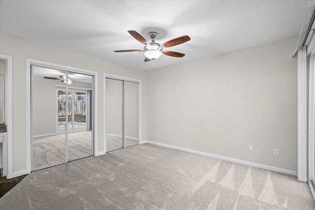 Building Photo - Very cute Lakeway duplex