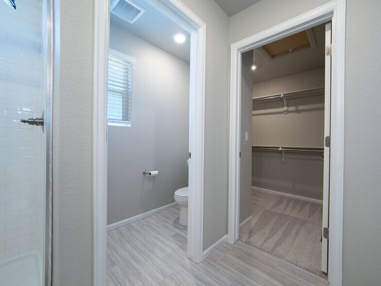 Building Photo - 9460 Oro City Loop