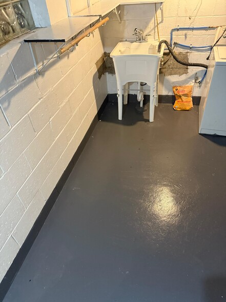 Building Photo - 630 Church St