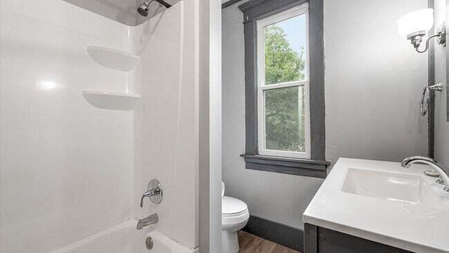 Building Photo - 279 Hudson Ave