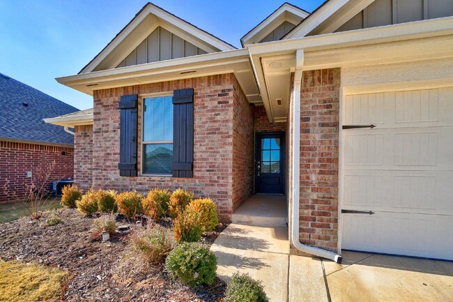 Building Photo - Charming 3-Bed Oasis in East Edmond