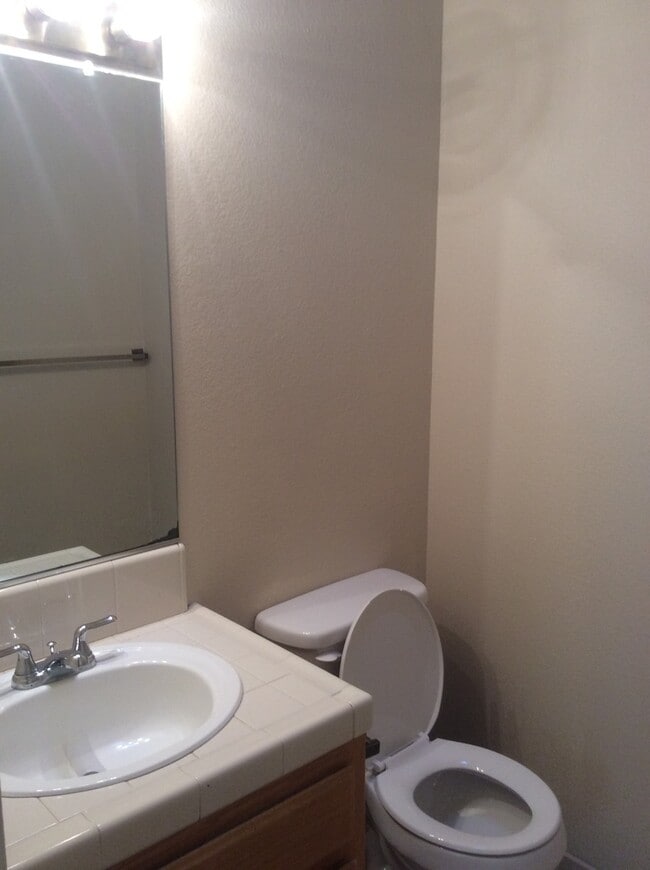Building Photo - 2600 Brookside Dr