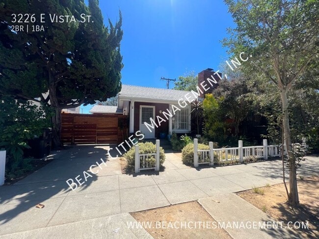 Building Photo - 3226 E Vista St