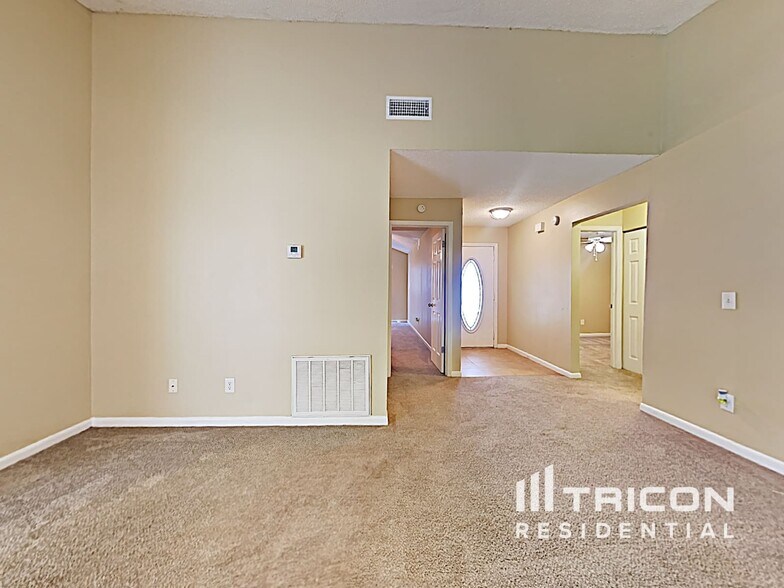 Building Photo - 4013 Forecast Dr