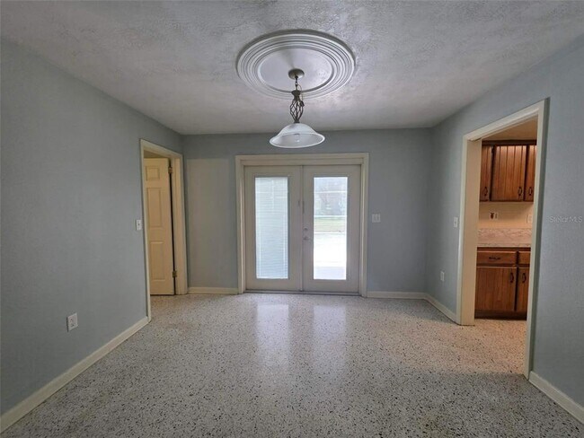 Building Photo - 25601 Laylaine Dr