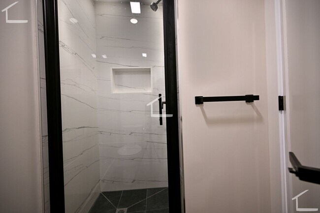 Building Photo - Brand new 2 bed in Bay Village