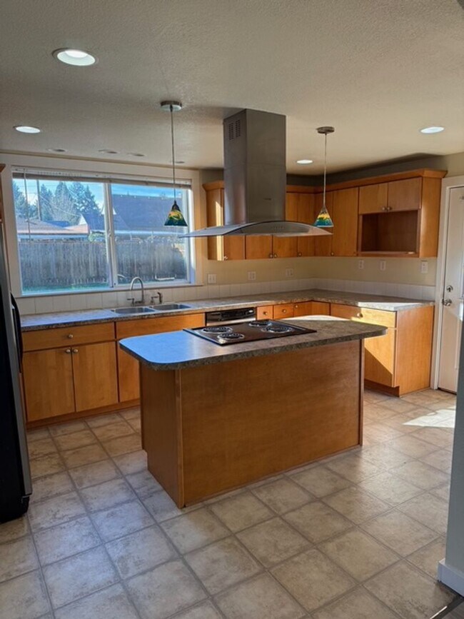 Building Photo - 600B00