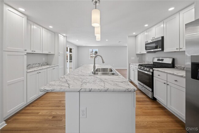 Building Photo - 101 Augusta Dr