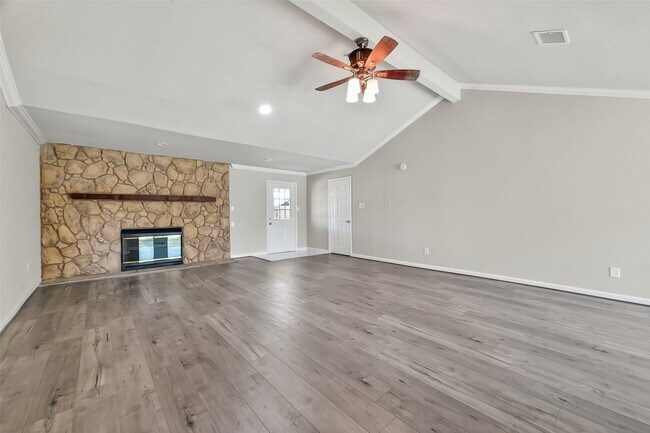 Building Photo - 10603 Highland Woods Dr