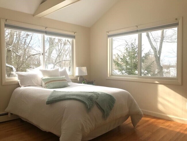 Building Photo - 1 Balfour St