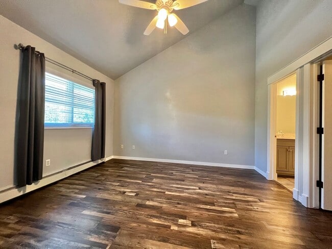 Building Photo - 3 Bed, 3 Bath Townhome in Fort Collins!