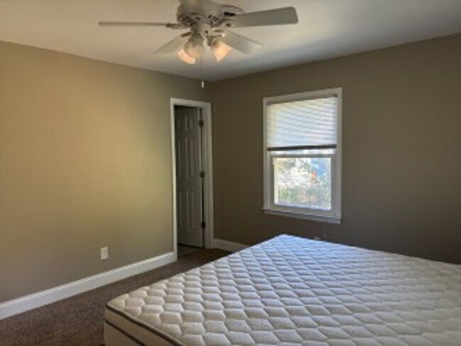 Building Photo - Beautiful home in Emerald Isle.