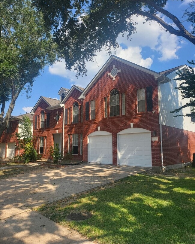 Building Photo - 8319 Adler Lake Dr